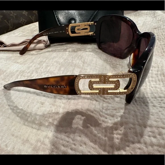 Bulgari tortoise sunglasses with case. VINTAGE BULGARI BLACK & TORTOISE SHELL SUNGLASSES | eBay main image 2